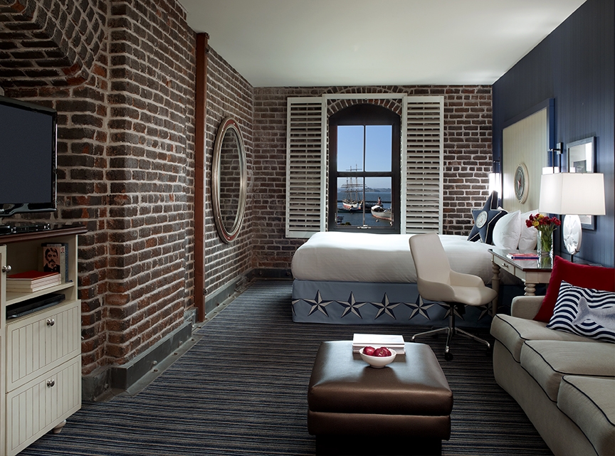 Argonaut Hotel King Bay View with Balclutha.JPG