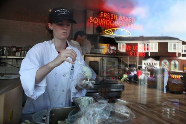 SF Gate- Pier 39 restaurants: a seafood-centric mix